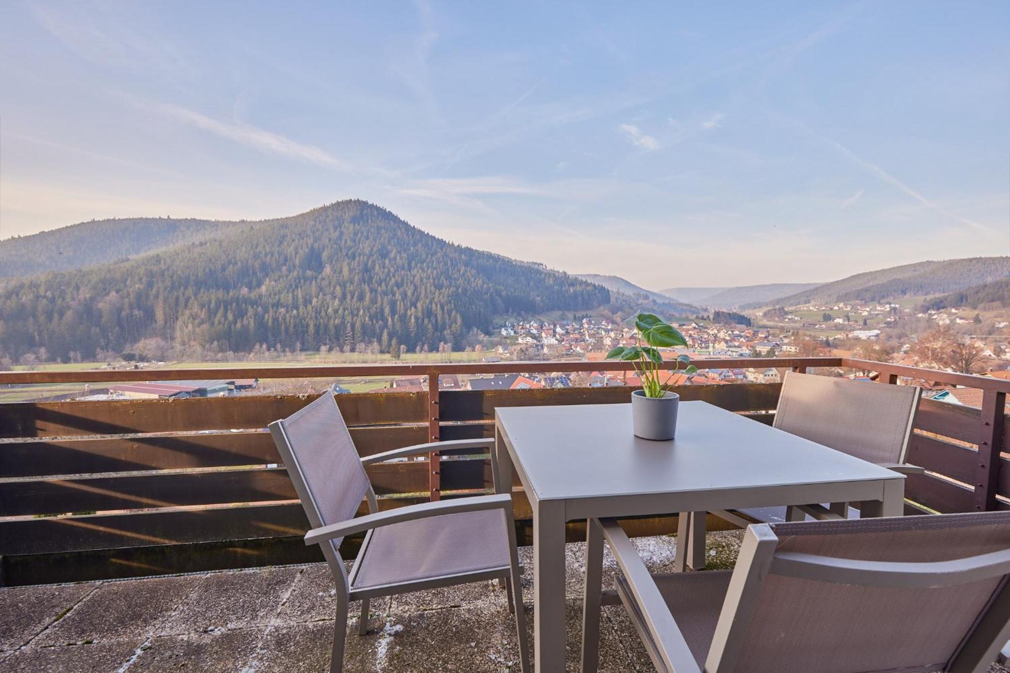 Apartamento Baerbel, Im Schwarzwald-Stil Baiersbronn Exterior foto